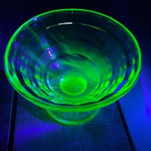 2 Depression‎ Vintage Anchor Hocking Parfait Ice Cream Green Uranium Glass Cups